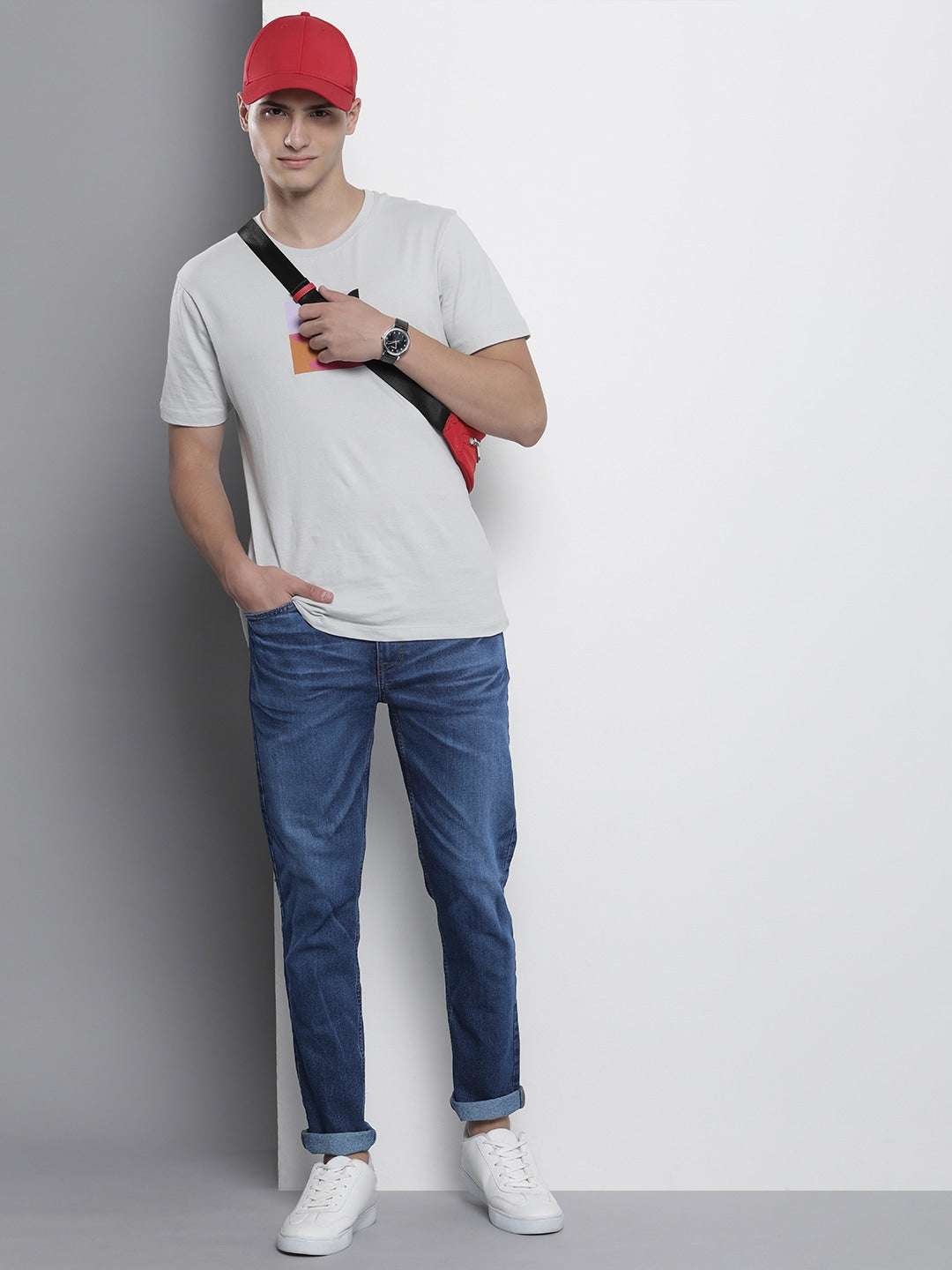 Shop Men Slim Fit Distressed Jeans Online.