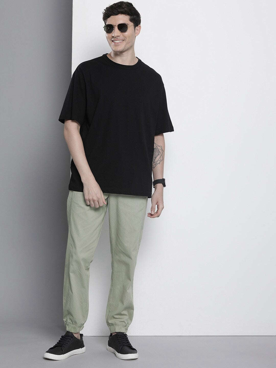 Shop Men Jogger Pant Online.