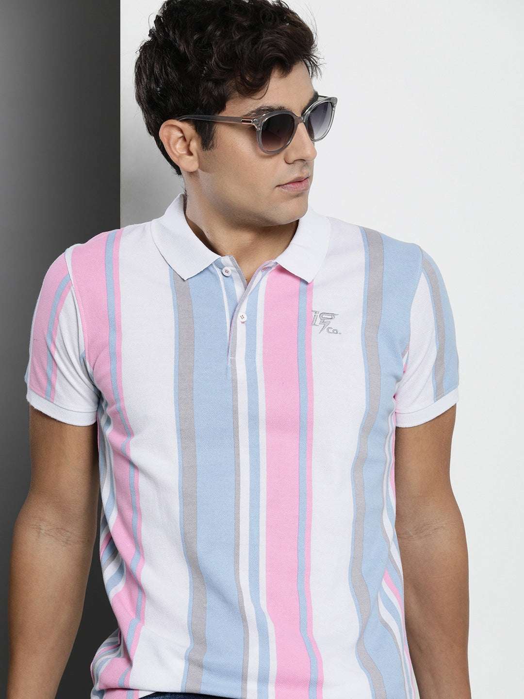 Shop Men Striped T-Shirt Online.