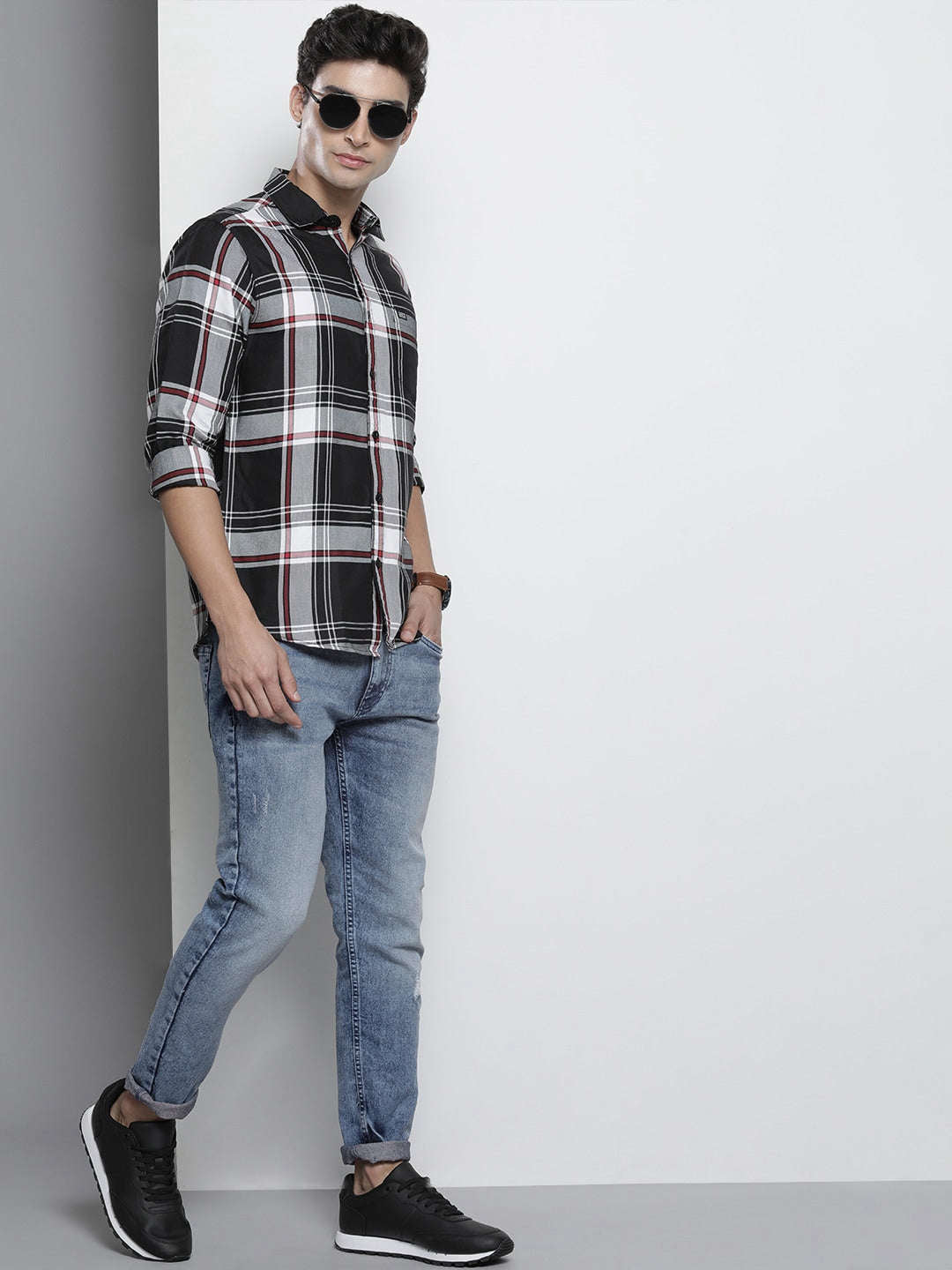 Shop Men Solid Slim Fit Denim Online.