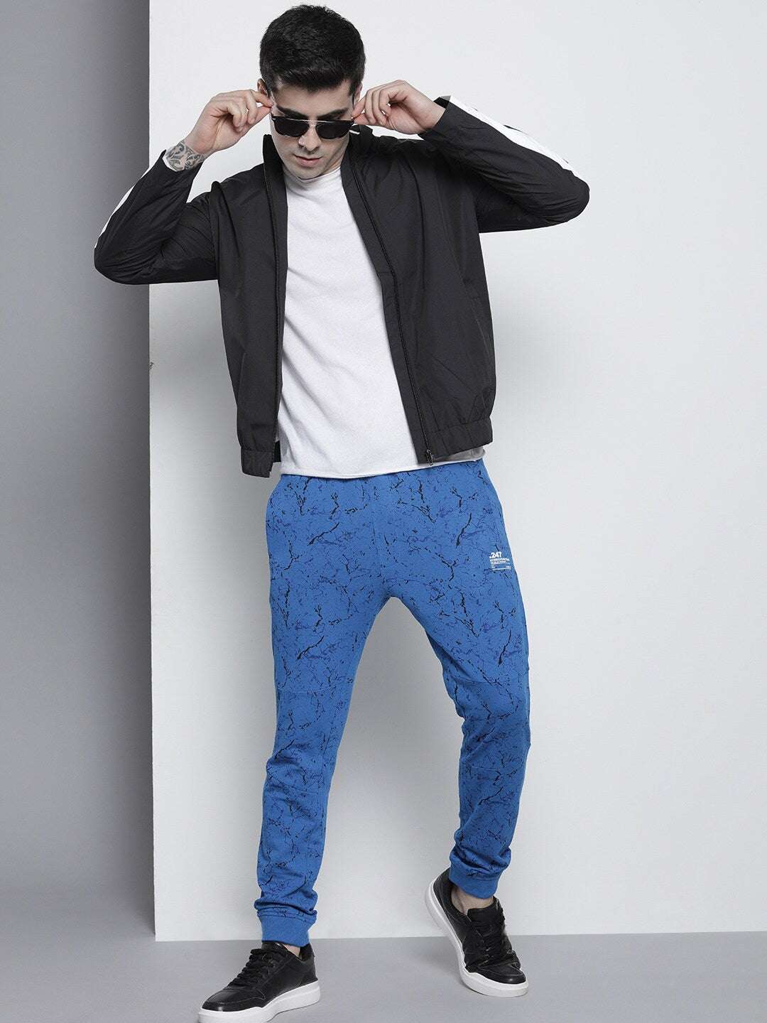 Shop Men Joggers Pant Online.