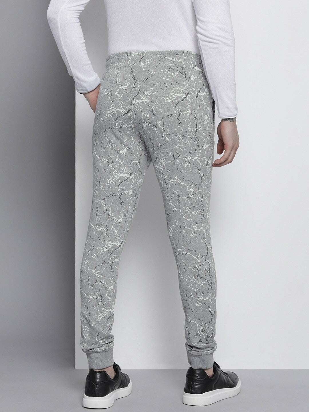 Shop Men Joggers Pant Online.