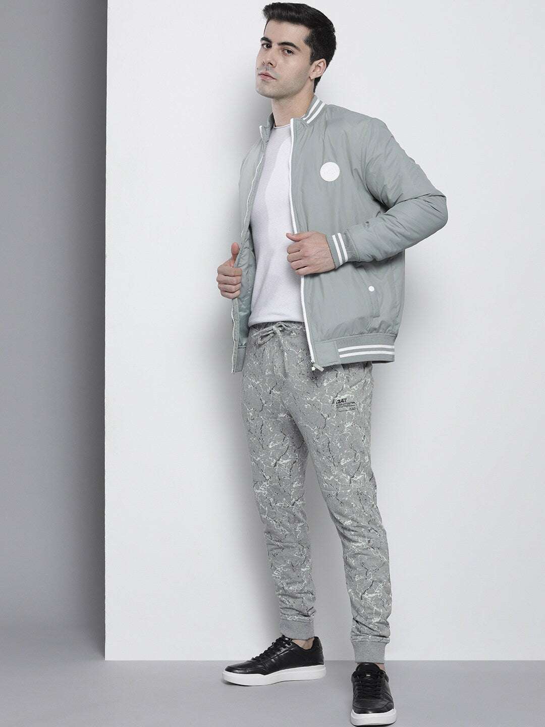 Shop Men Joggers Pant Online.