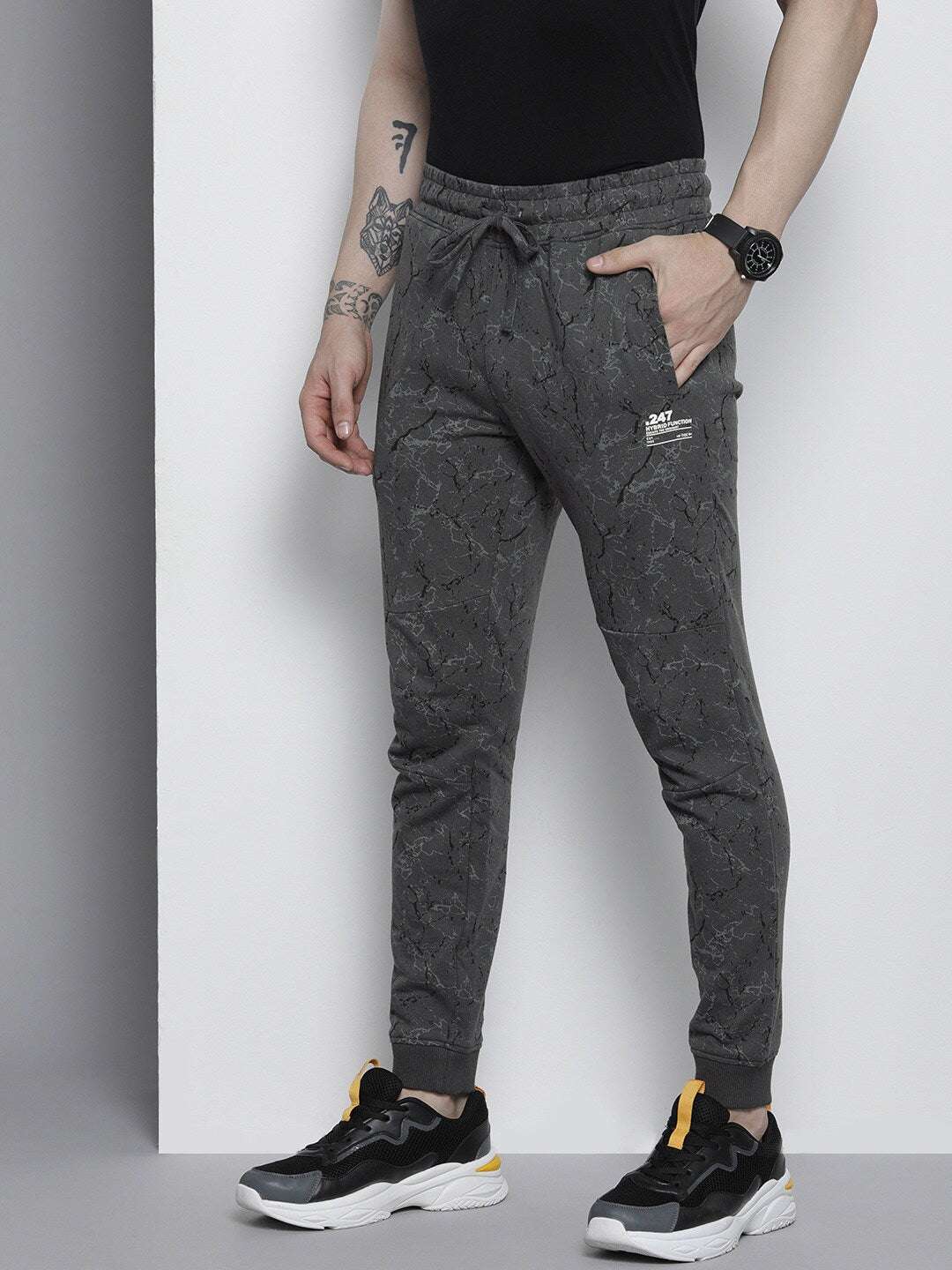 Shop Men Joggers Pant Online.