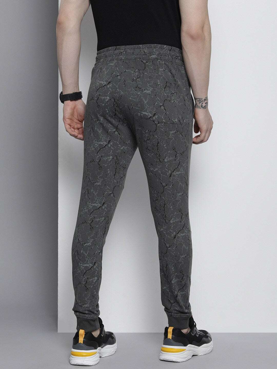 Shop Men Joggers Pant Online.