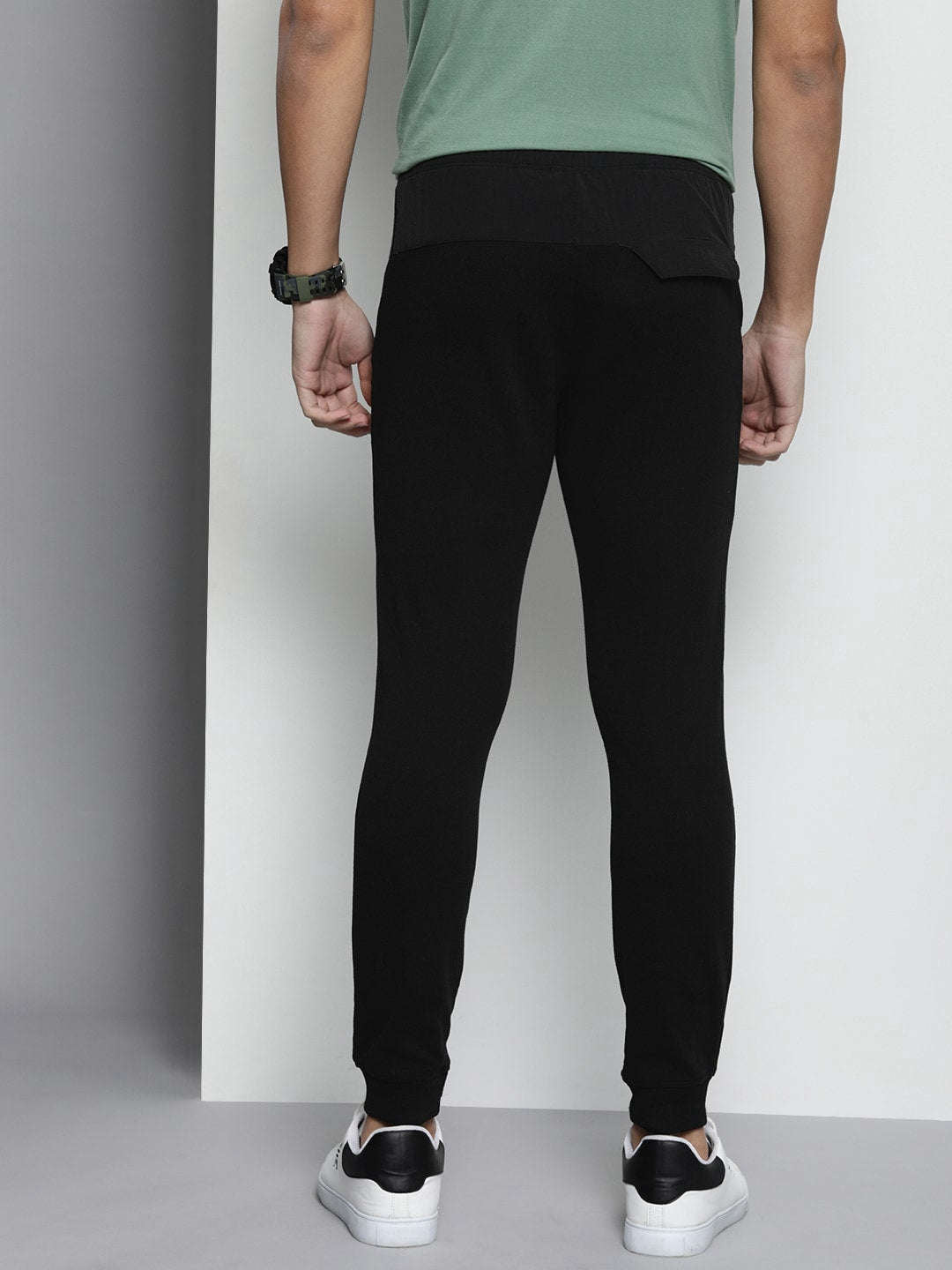 Shop Men Athleisure Jogger Online.