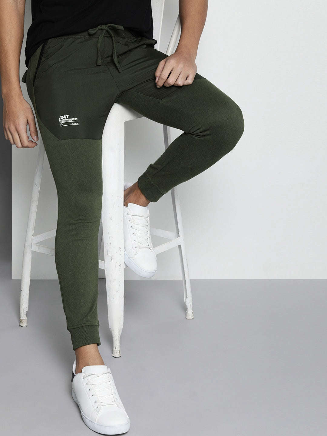 Shop Men Athleisure Jogger Online.