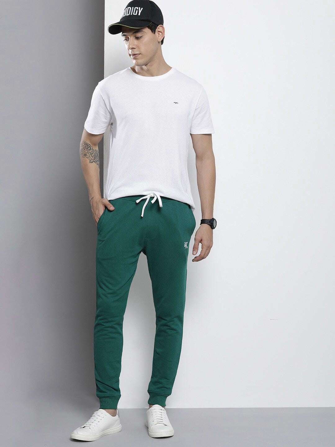 Shop Men Jogger Pant Online.