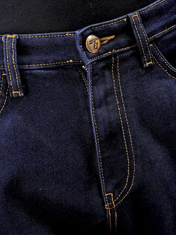 Shop Men Relaxed Fit Jeans Online.