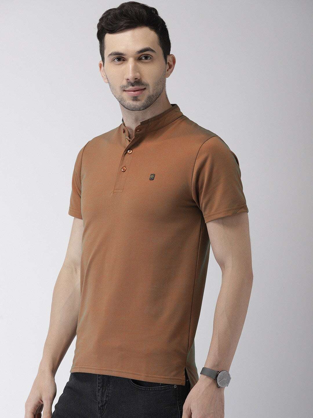 Shop The Indian Garage Co Men Orange & Green Solid Slim Fit Mandarin Collar T-Shirt Online.