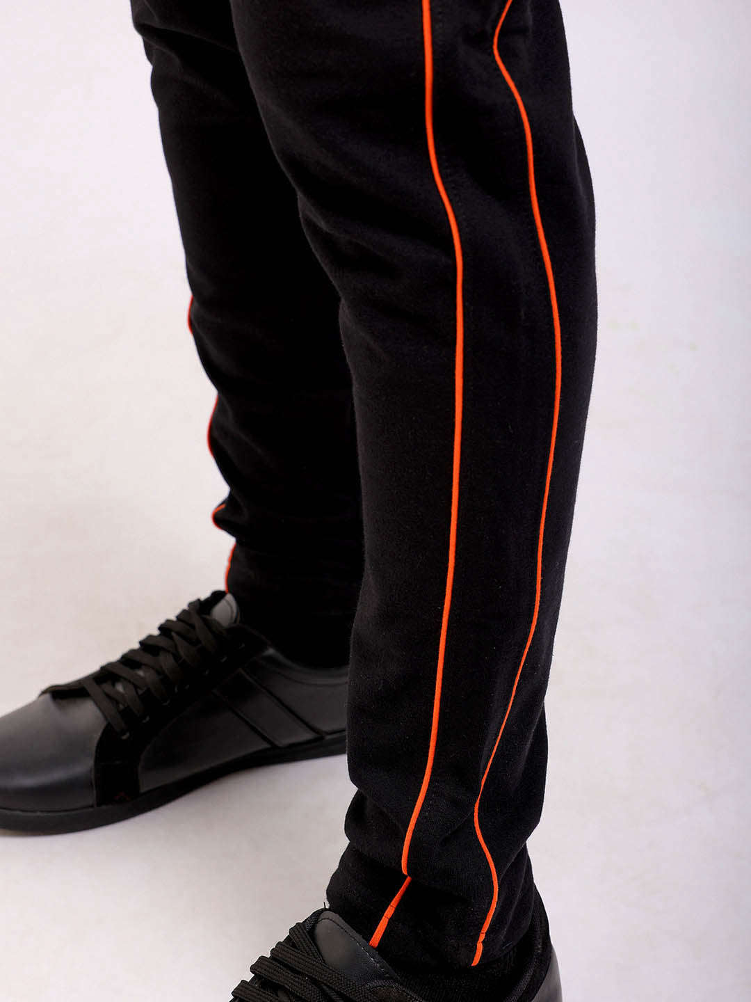 Shop Men Jogger Pant Online.