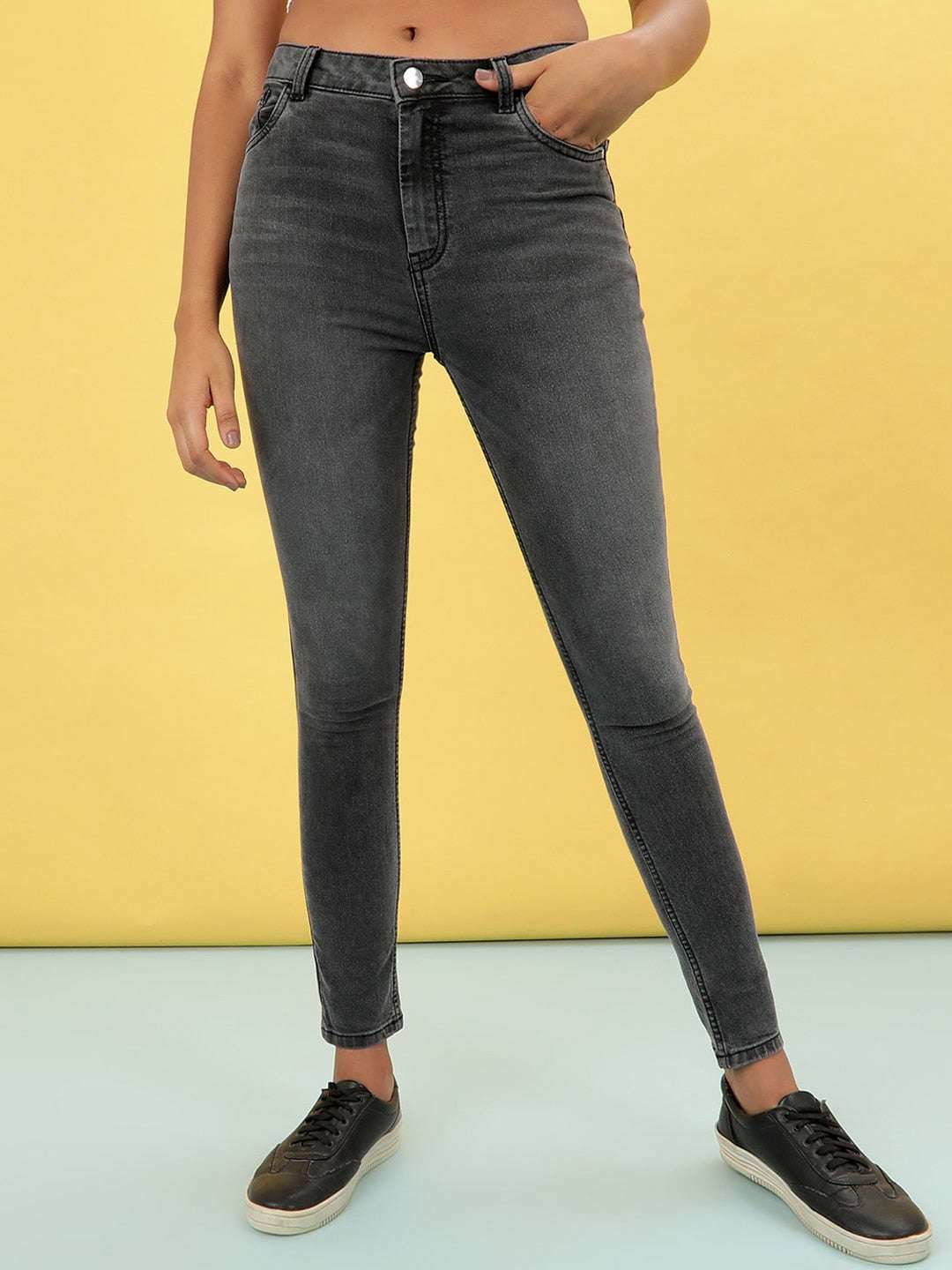 Shop Women Casual Skinny Fit Jeans Online.