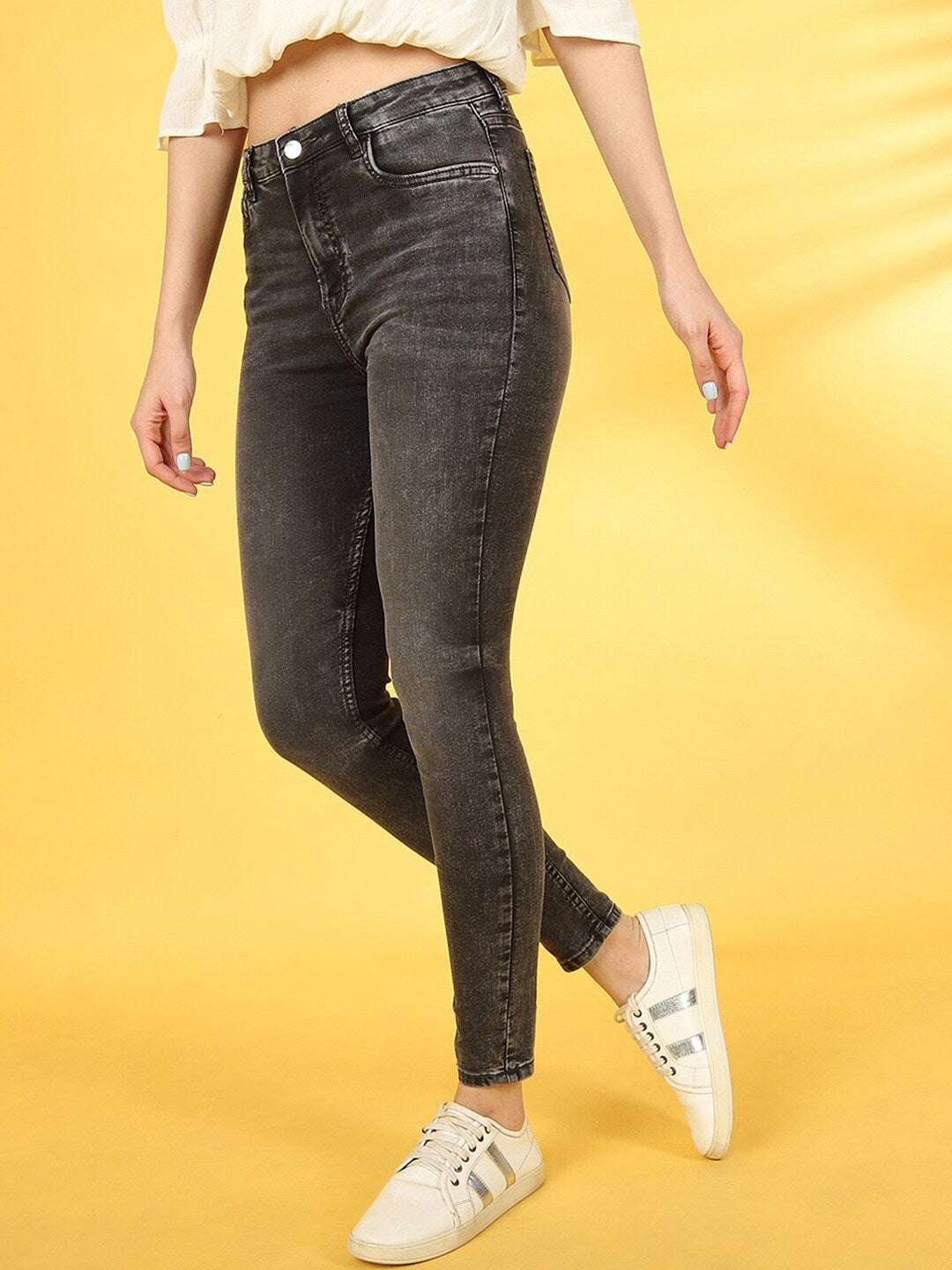 Shop Women Casual Slim-Fit High-Rise Jeans Online.