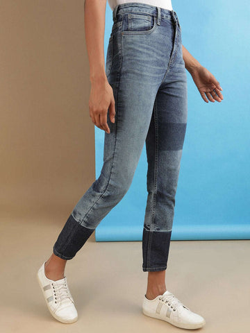 Shop Women Streetstyle Straight Fit Jeans Online.