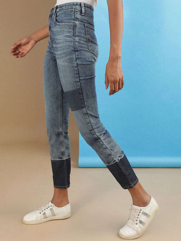 Shop Women Streetstyle Straight Fit Jeans Online.