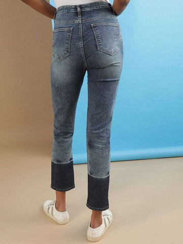 Shop Women Streetstyle Straight Fit Jeans Online.