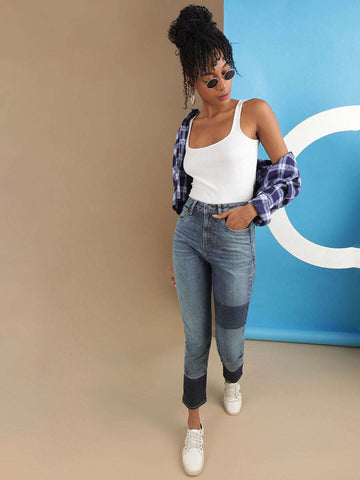 Shop Women Streetstyle Straight Fit Jeans Online.