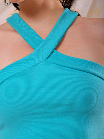 Shop Freehand Women Green Fitted Solid V-Neck Crop Top Online.