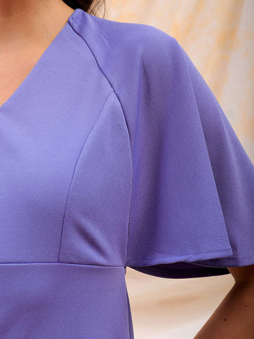 Shop Freehand Women Purple Fitted Textured V-Neck Mini Dress Online.
