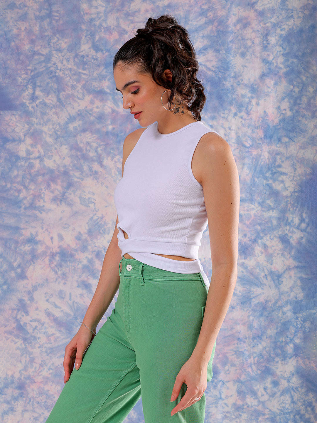 Shop Freehand Women White Fitted Solid Round Neck Crop Top Online.