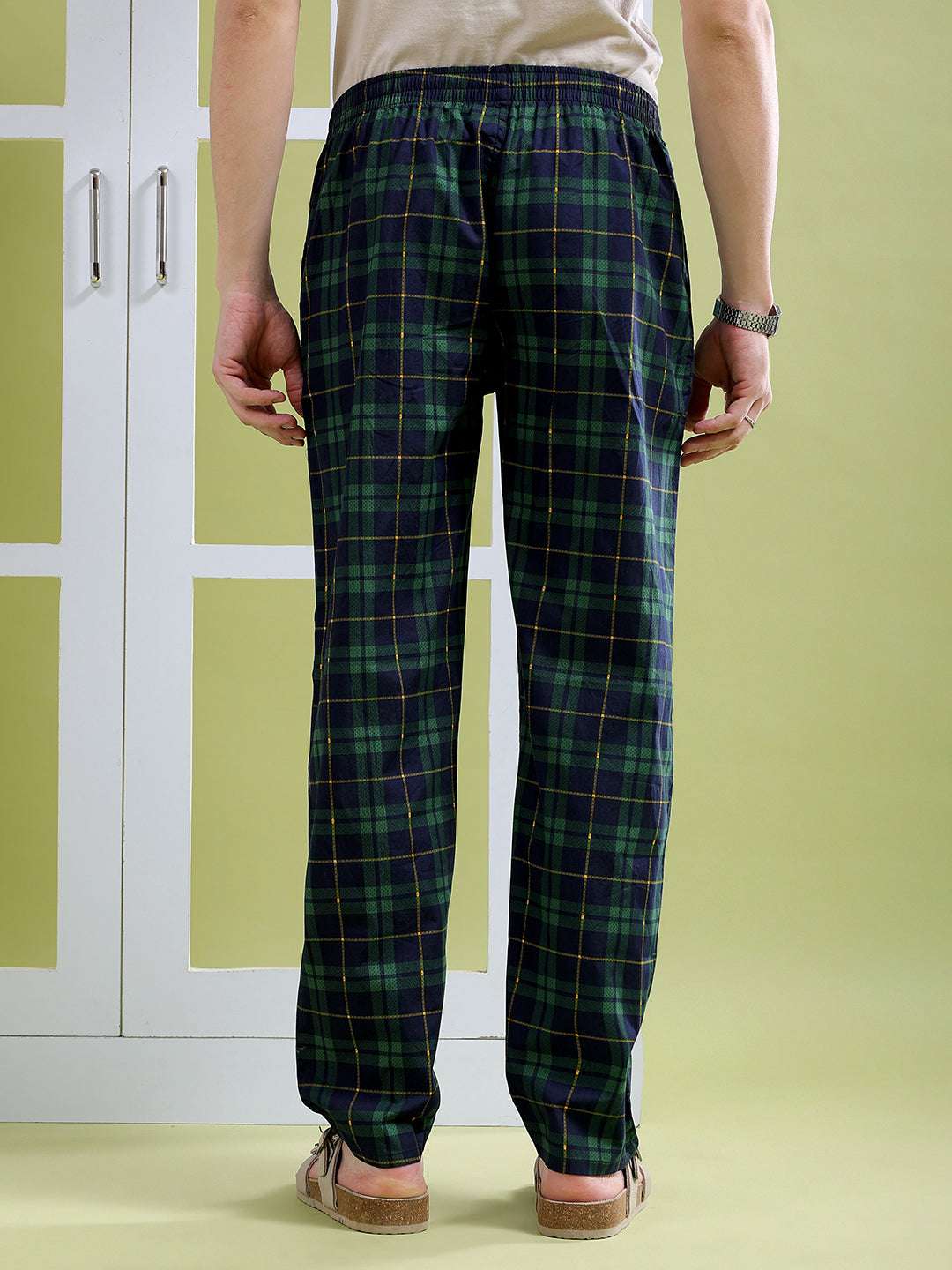 Shop Men Checked Elasticated Lounge Pant Online.