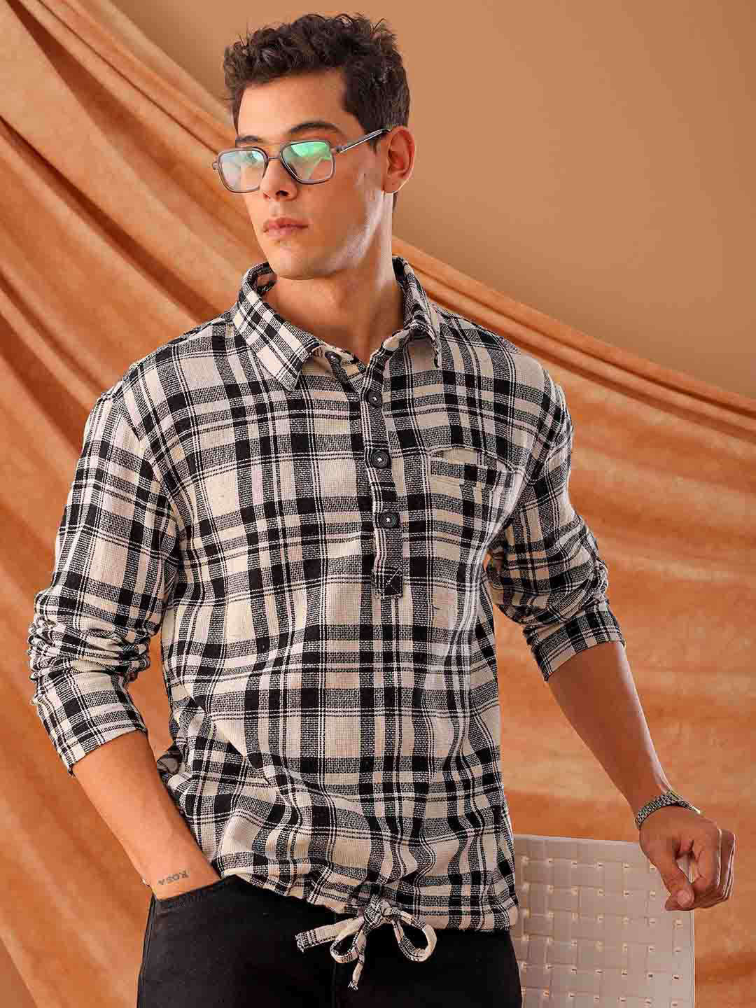 Shop Men Black Regular Fit Checked Tie Up Casual Shirt Online.