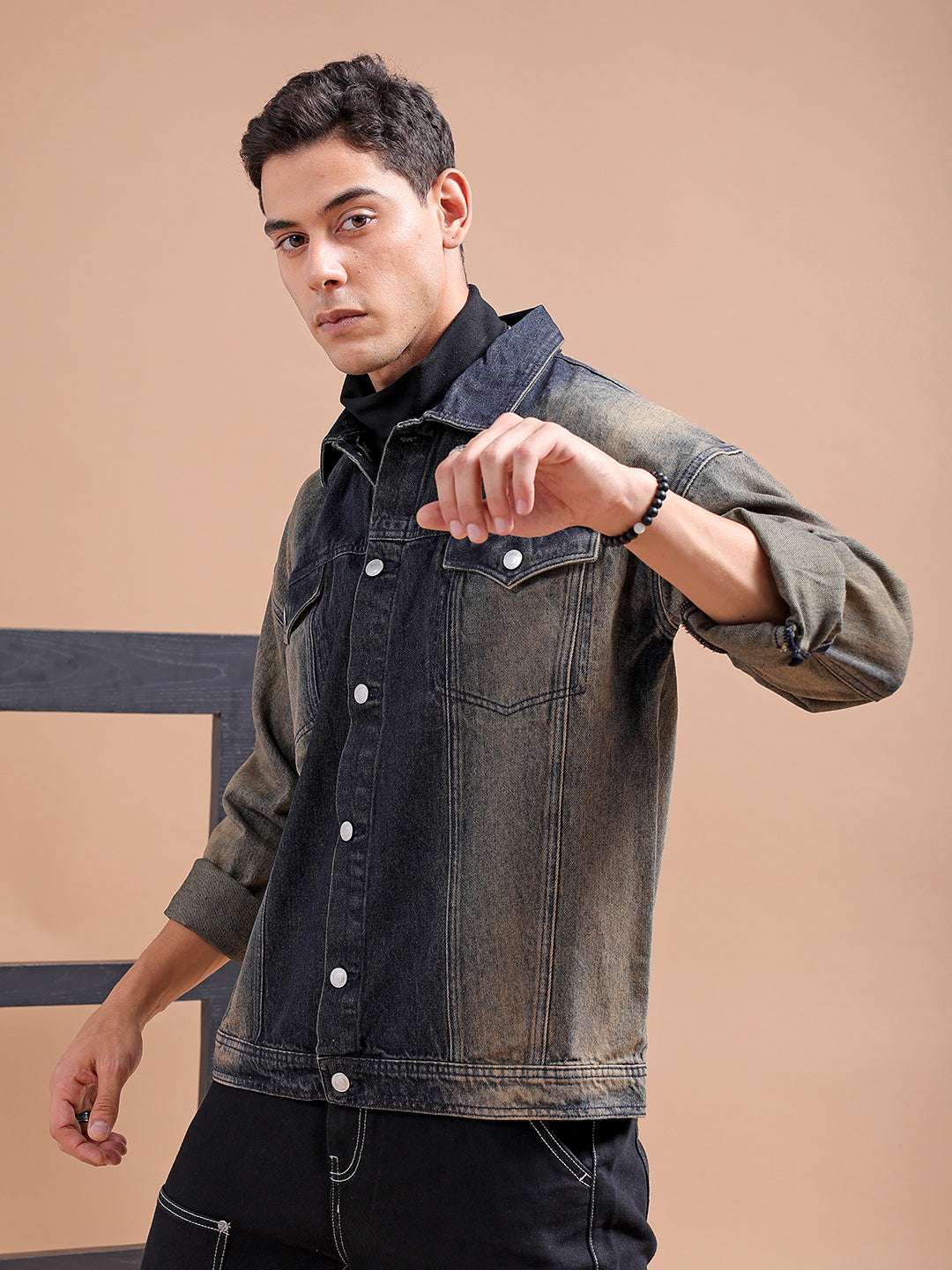 Shop Men Solid Relaxed Fit Denim Trucker Jacket Online.