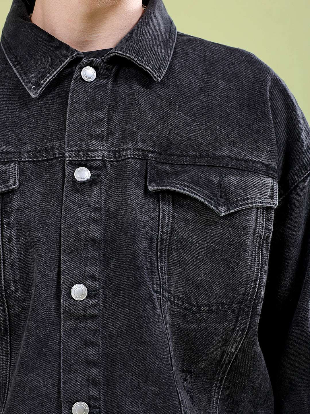 Shop Men Solid Relaxed Fit Denim Trucker Jacket Online.