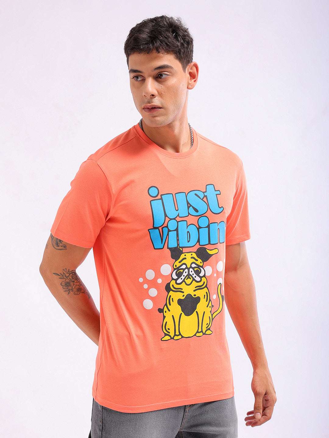 Shop Men Slim Fit Printed T-Shirt Online.