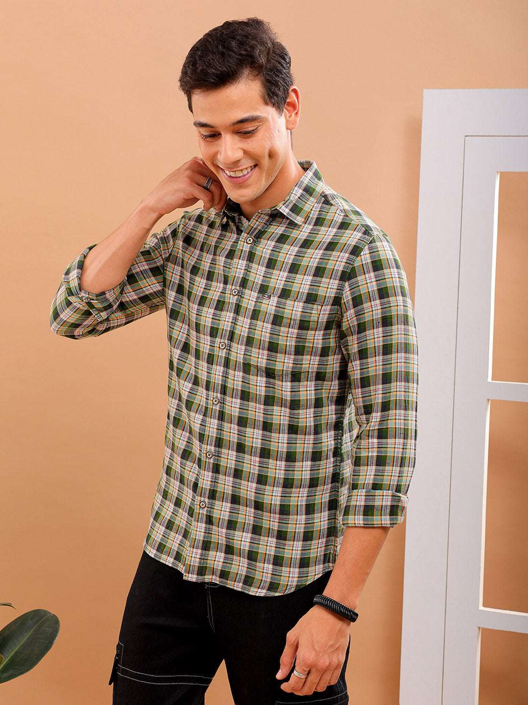 Shop Men Checked Slim Fit Shirt Online.