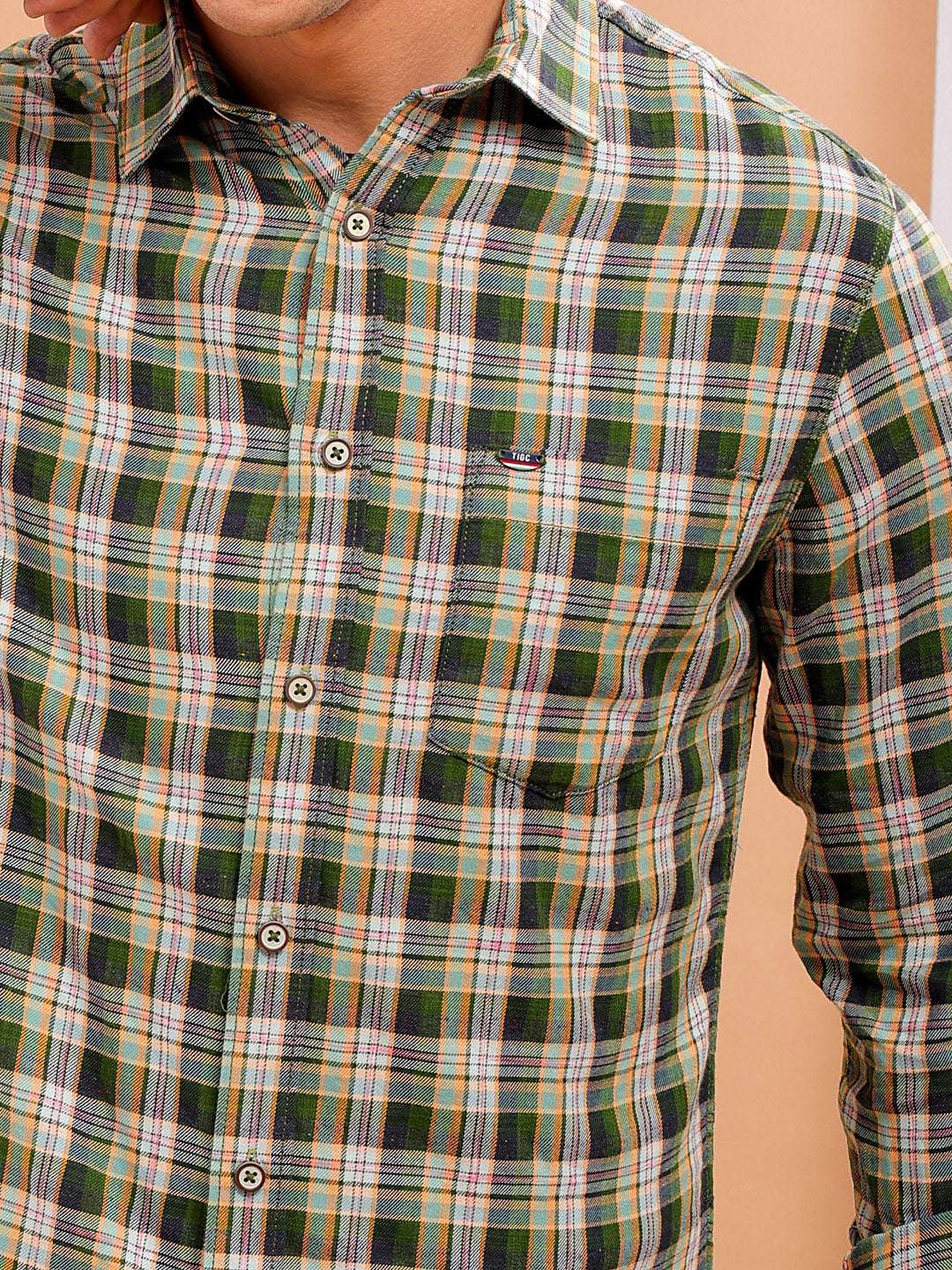 Shop Men Checked Slim Fit Shirt Online.