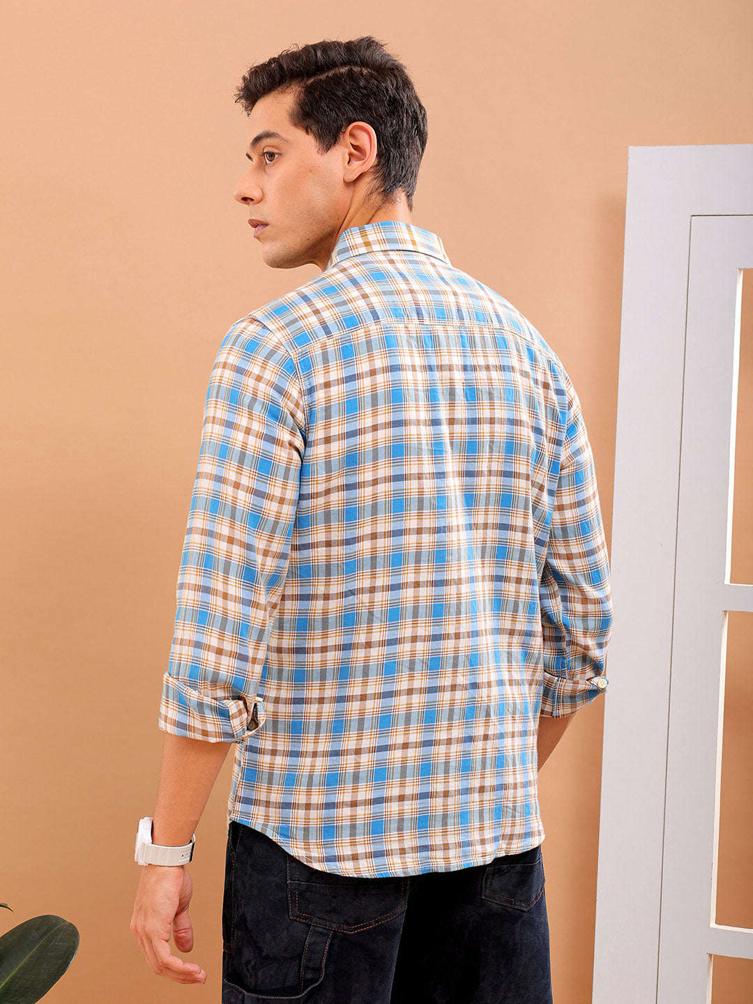 Shop Men Checked Slim Fit Shirt Online.