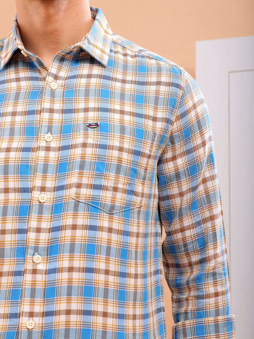 Shop Men Checked Slim Fit Shirt Online.