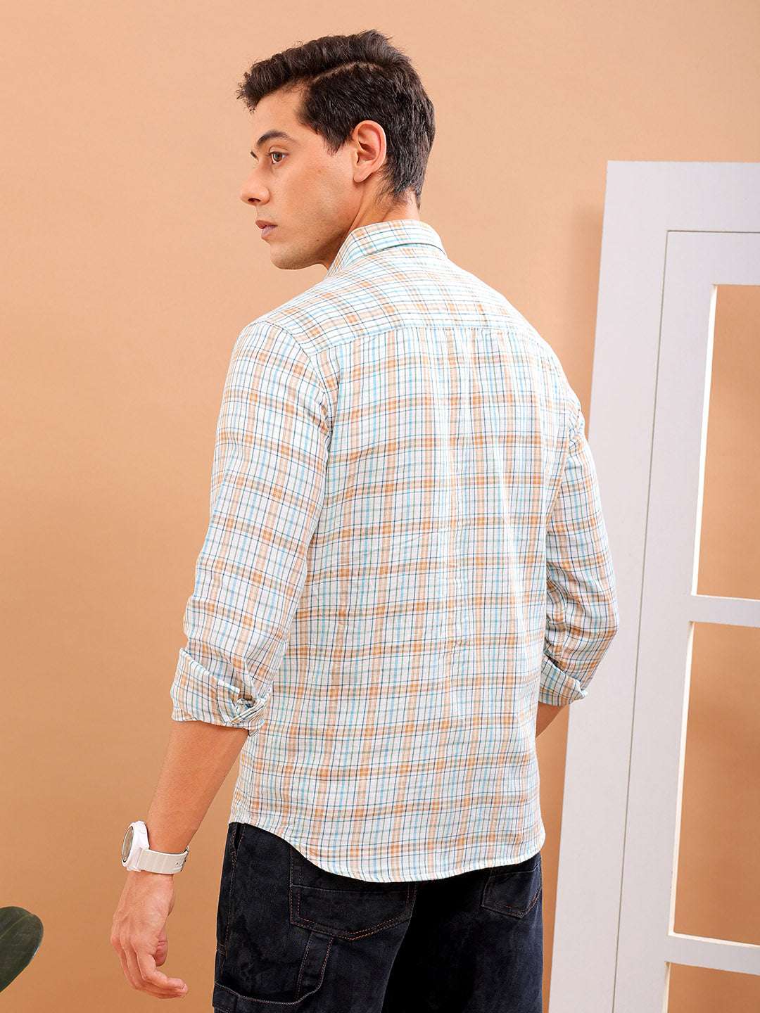 Shop Men Checked Slim Fit Shirt Online.