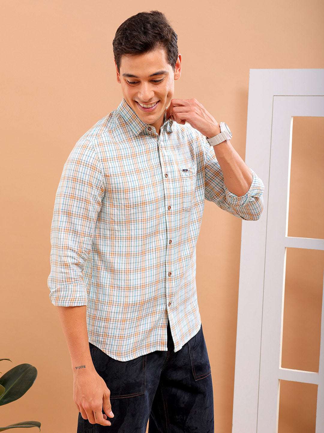 Shop Men Checked Slim Fit Shirt Online.