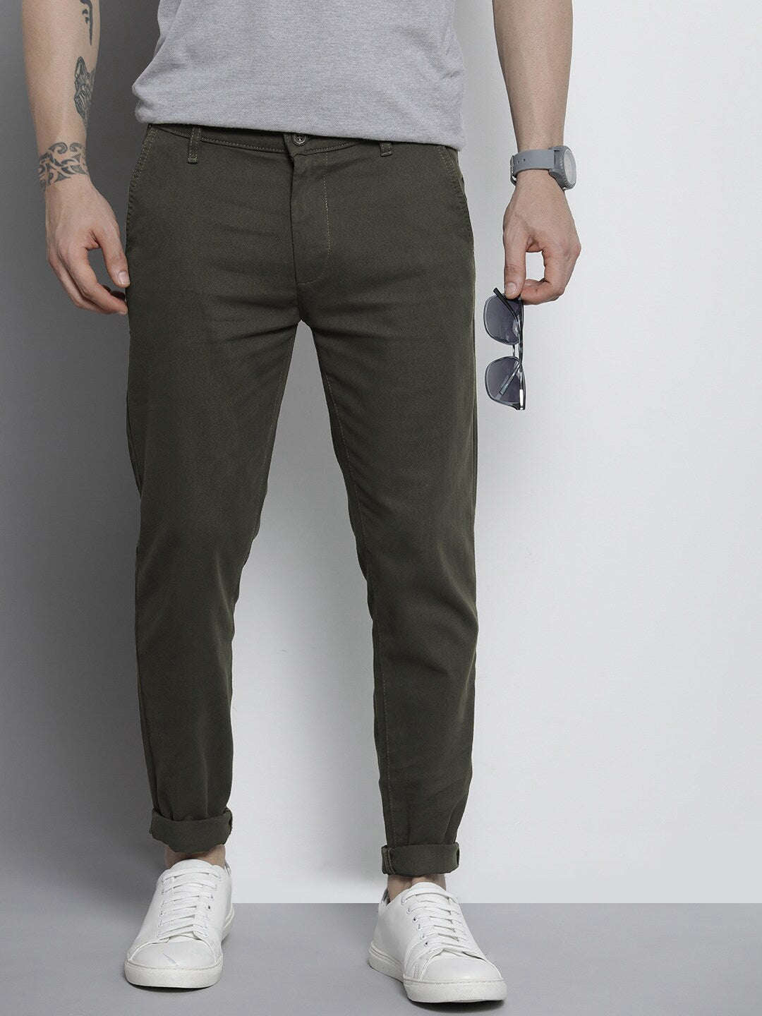 Shop Men Solid Slim Fit Chino Online.