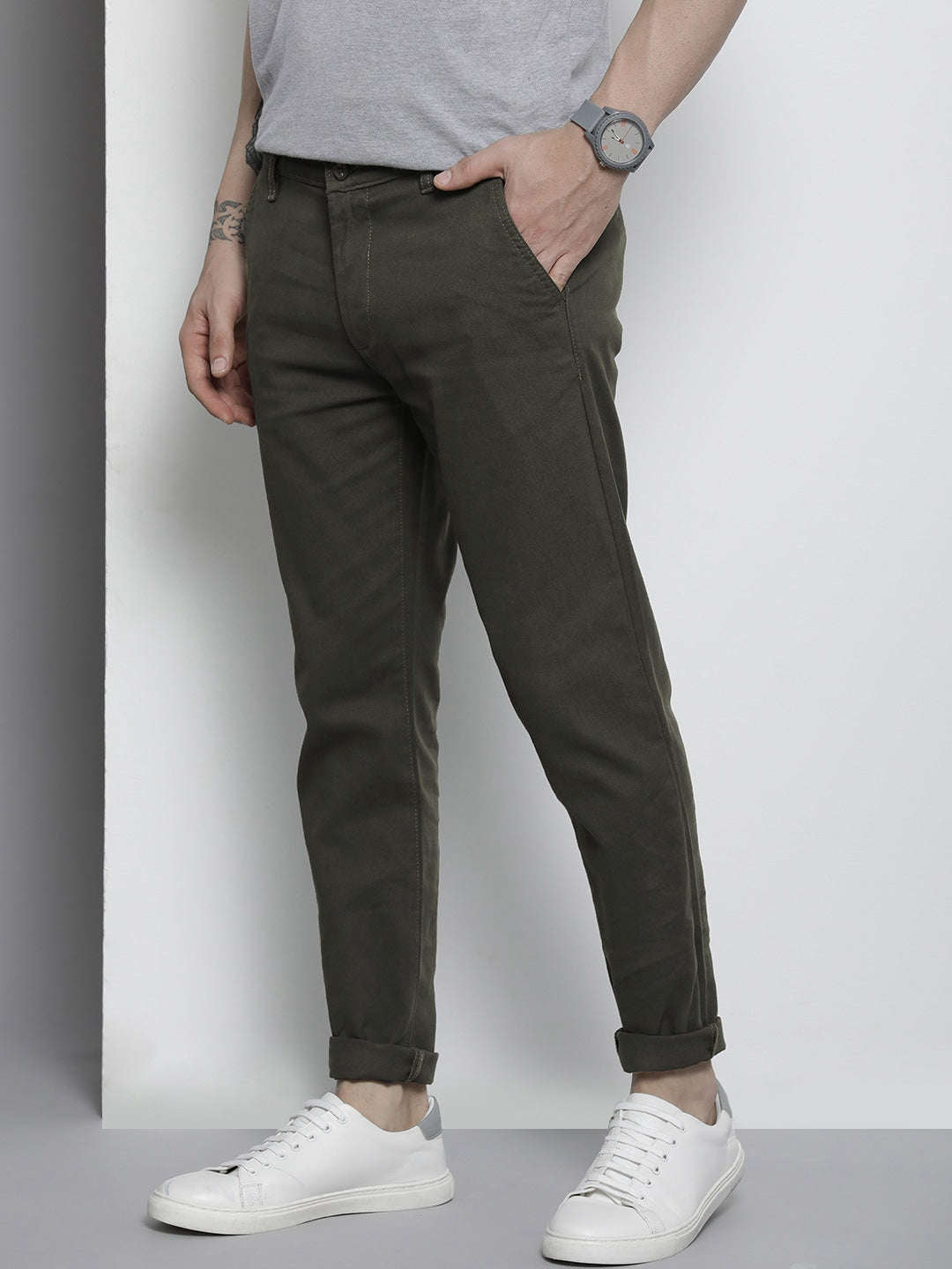 Shop Men Solid Slim Fit Chino Online.