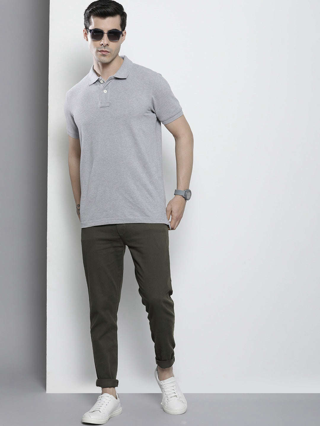 Shop Men Solid Slim Fit Chino Online.