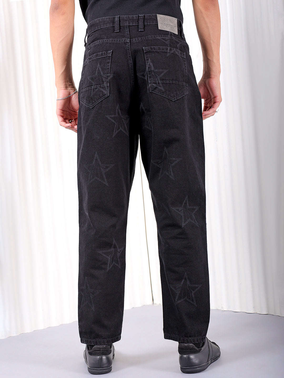 Shop Men Printed G367 Loose Tapered Jeans Online.