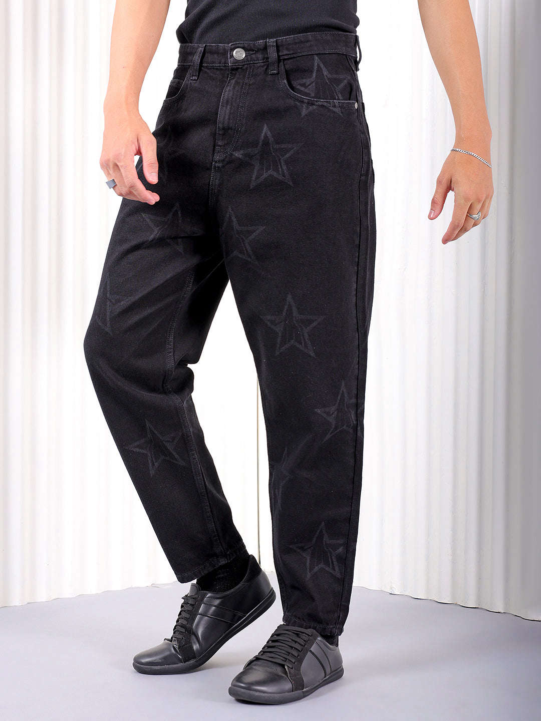 Shop Men Printed G367 Loose Tapered Jeans Online.