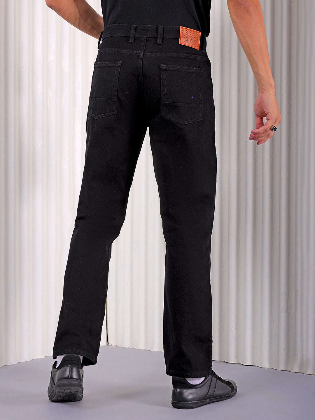 Shop Men Solid G361 Vintage Straight Fit Jeans Online.