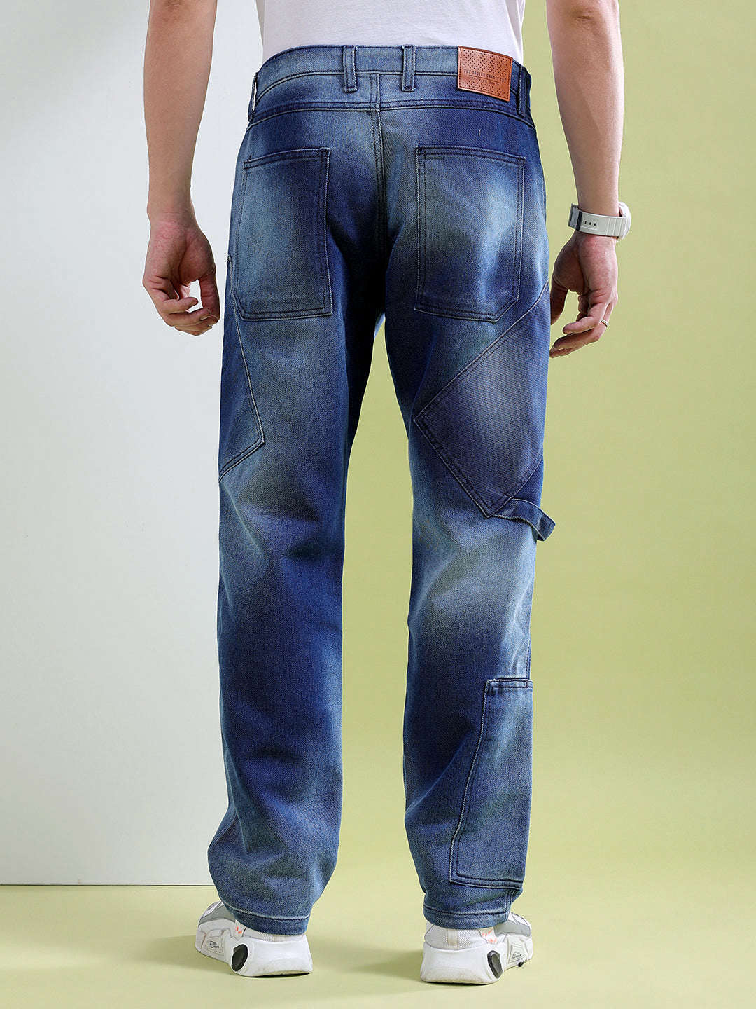 Shop Men Solid Relaxed Straight Fit Jeans Online.