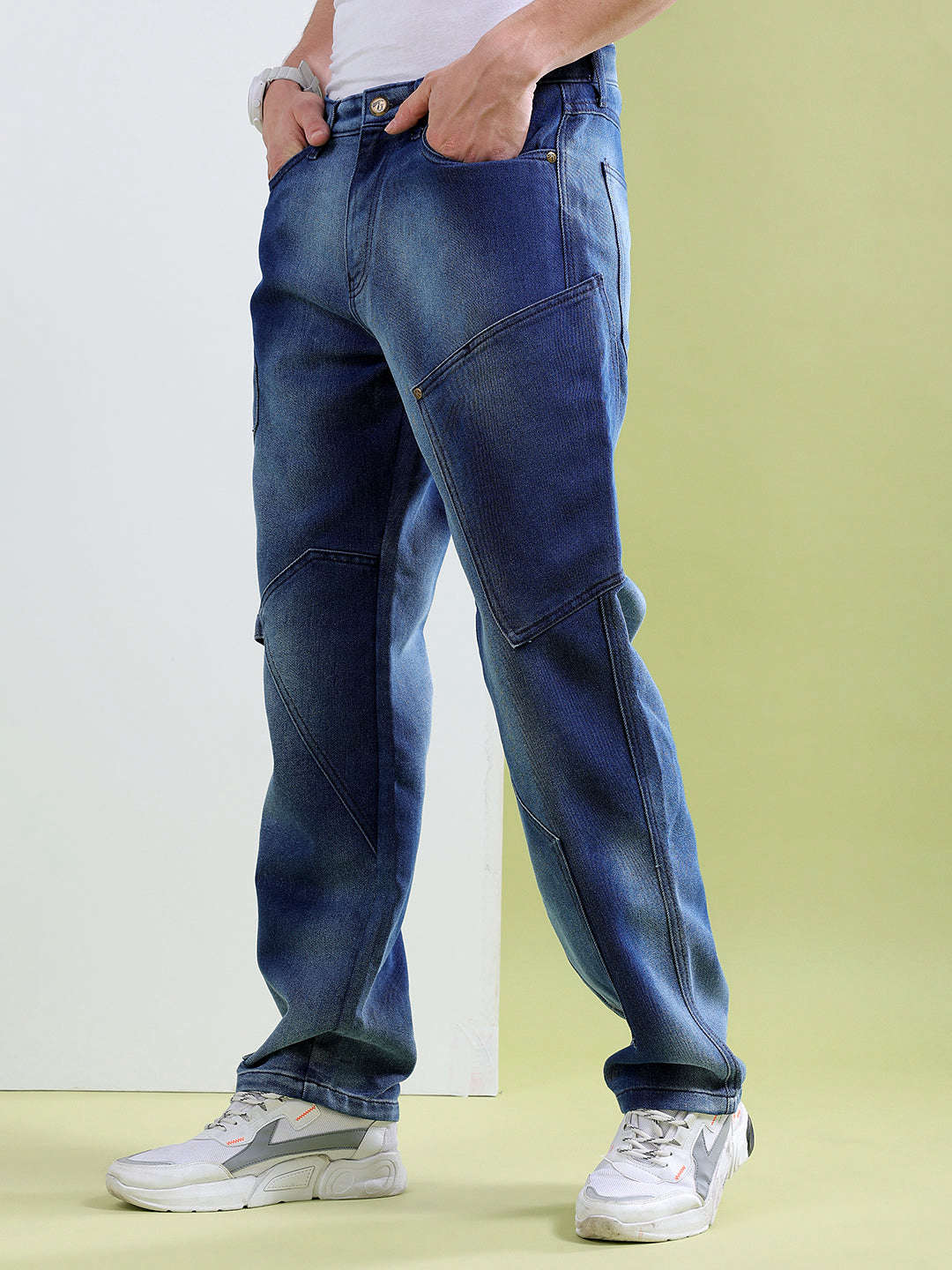 Shop Men Solid Relaxed Straight Fit Jeans Online.