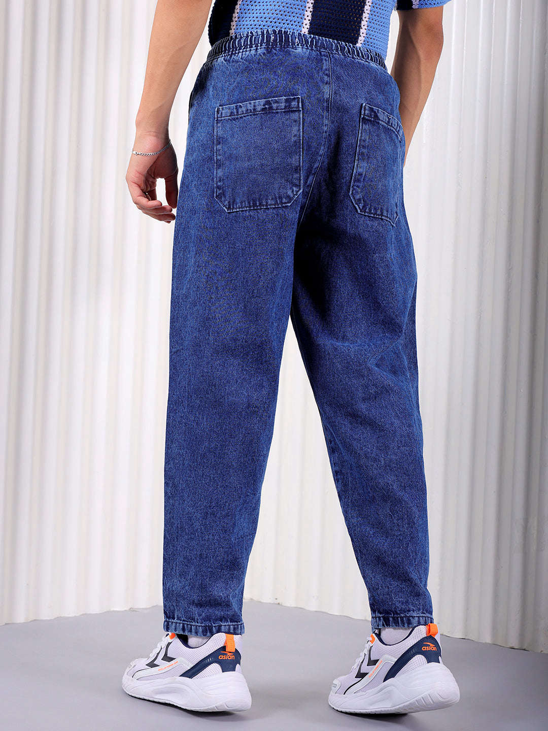 Shop Men's Solid Loose Fit Jeans Online.