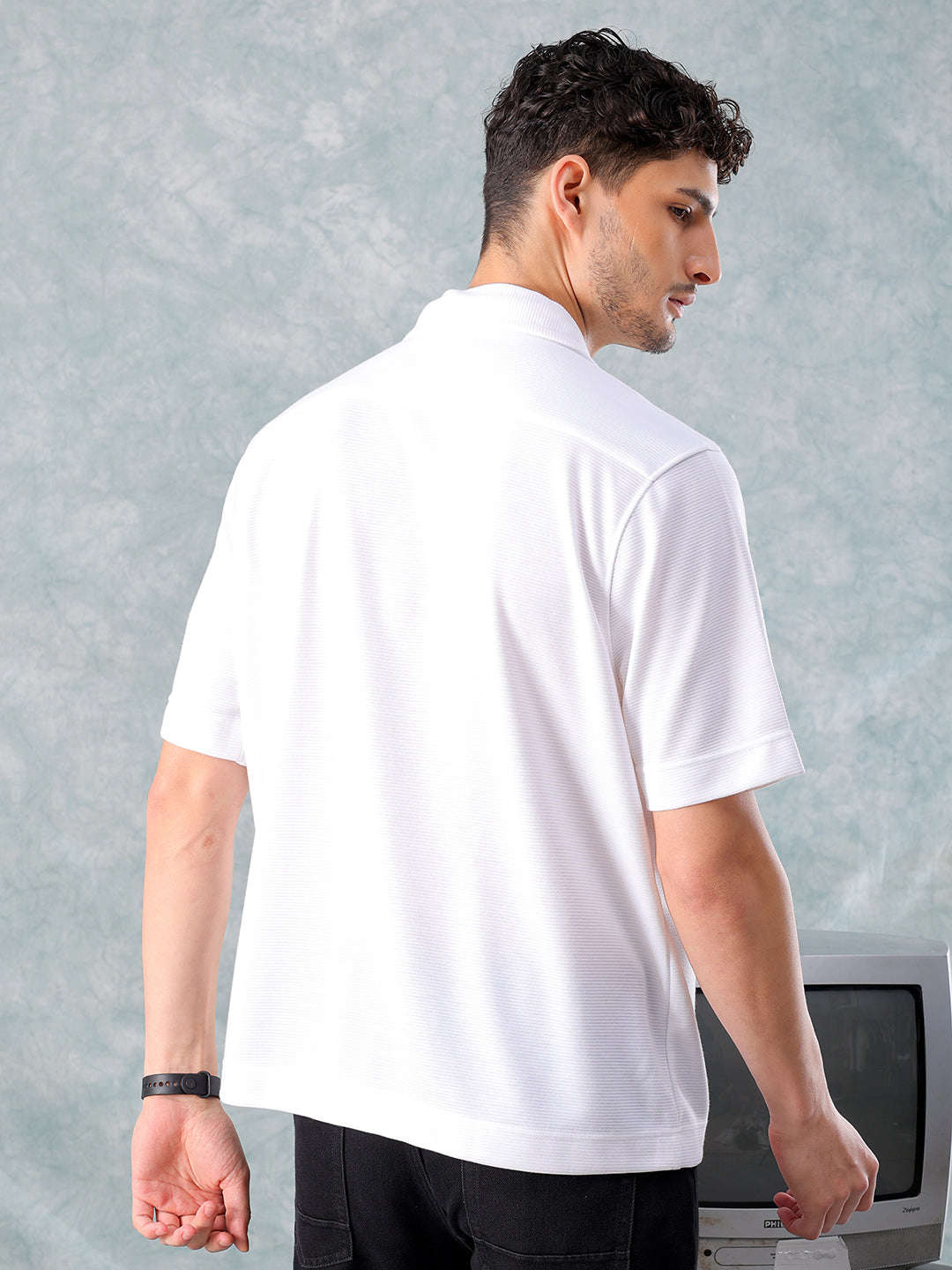 Shop Men's Solid Boxy Fit Shirt Online.