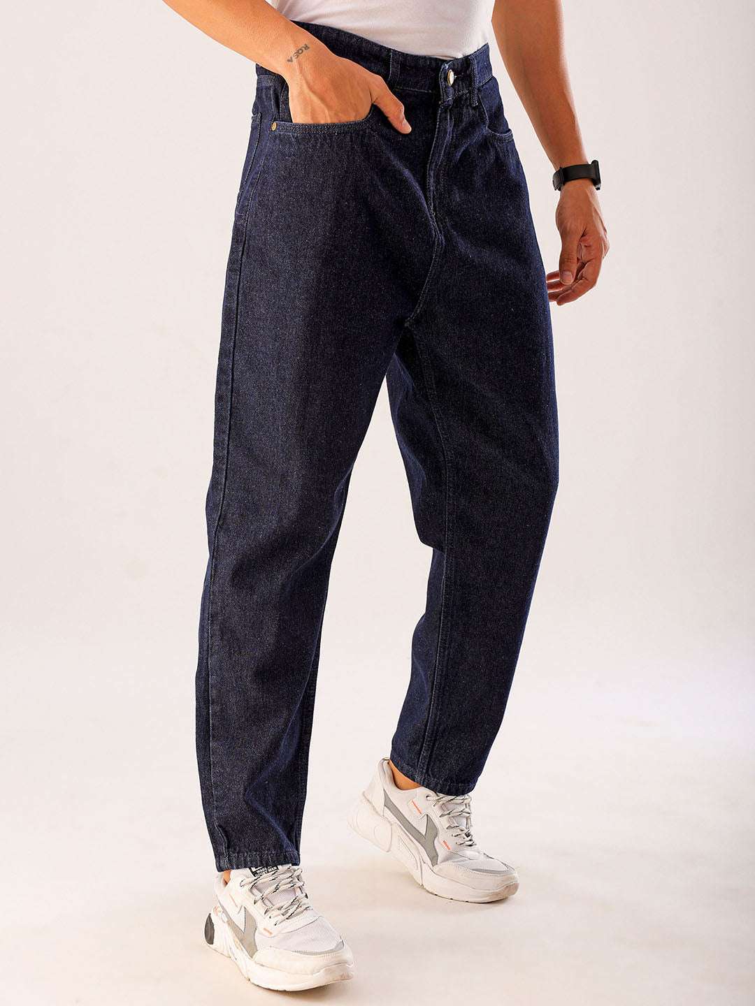 Shop Men Blue Solid G367 Loose Tapered Fit Jeans Online.