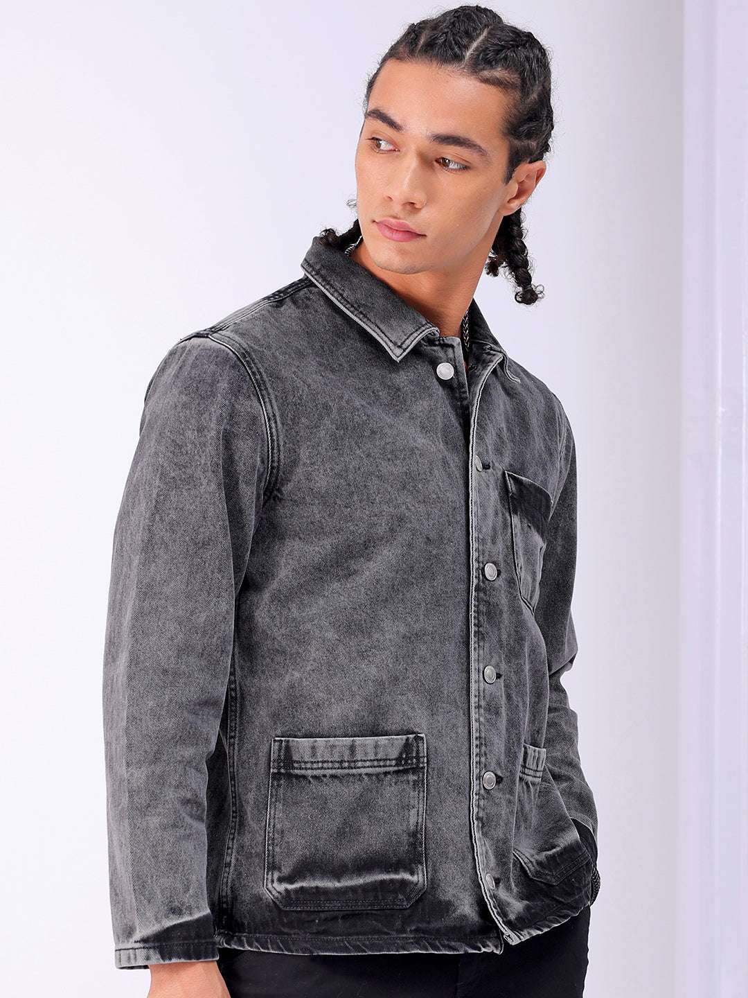 Shop Men's Black Relaxed Fit Solid Cotton Trucker Jacket Online.