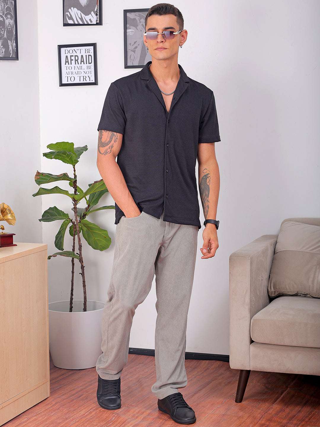 Shop Men's Black Slim Fit Solid Resortwear Shirt Online.