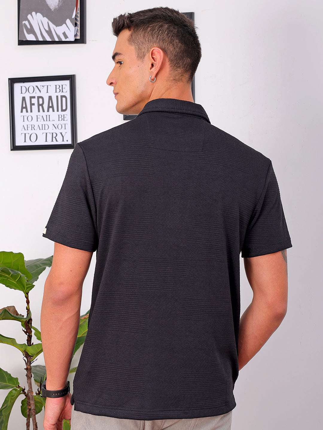 Shop Men's Black Slim Fit Solid Resortwear Shirt Online.