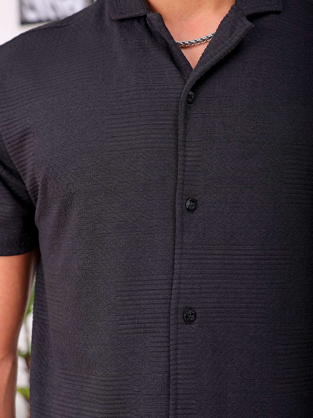 Shop Men's Black Slim Fit Solid Resortwear Shirt Online.